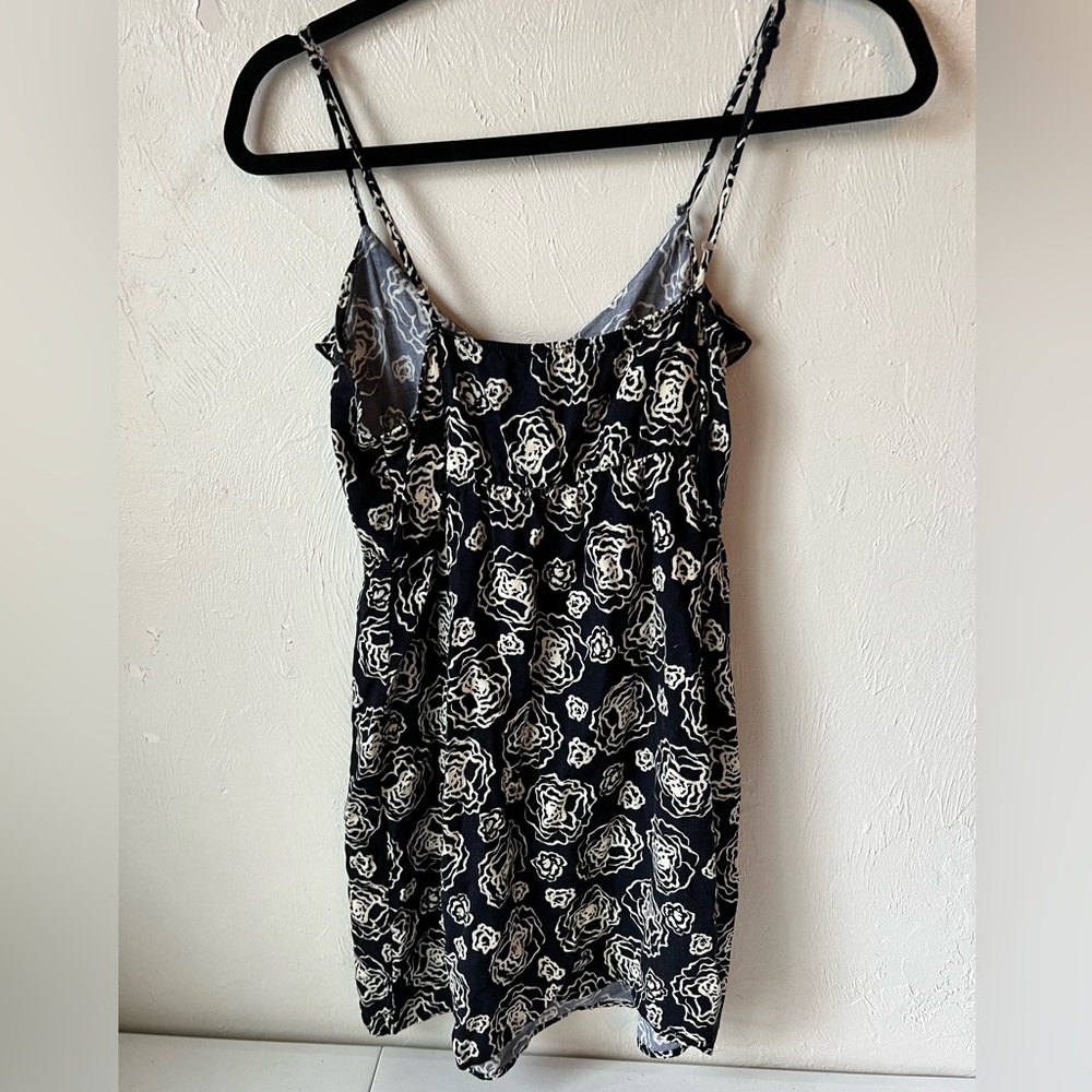 Everly Floral Dress - Picture 5 of 9